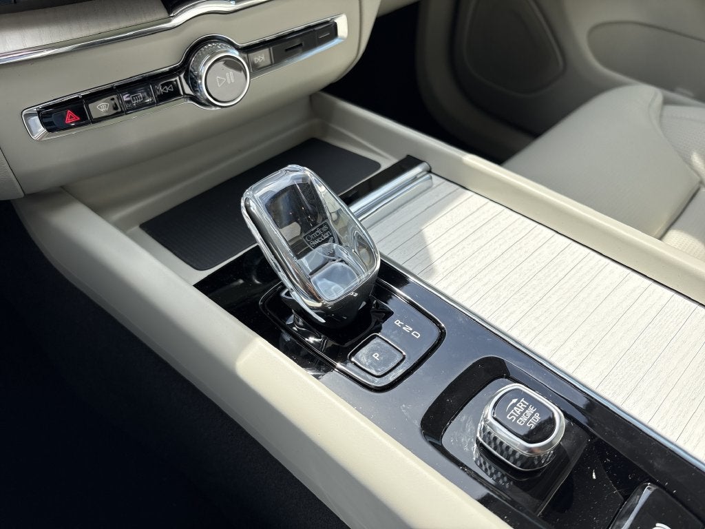 2027 Volvo XC60 B5 Ultra