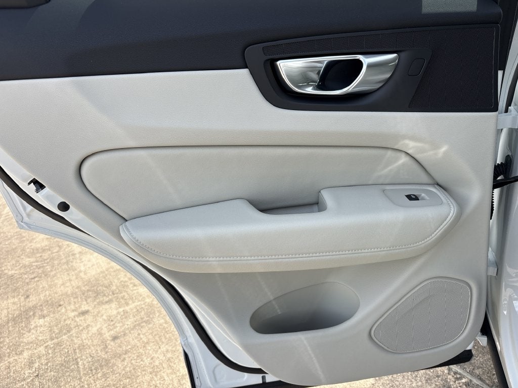2027 Volvo XC60 B5 Ultra