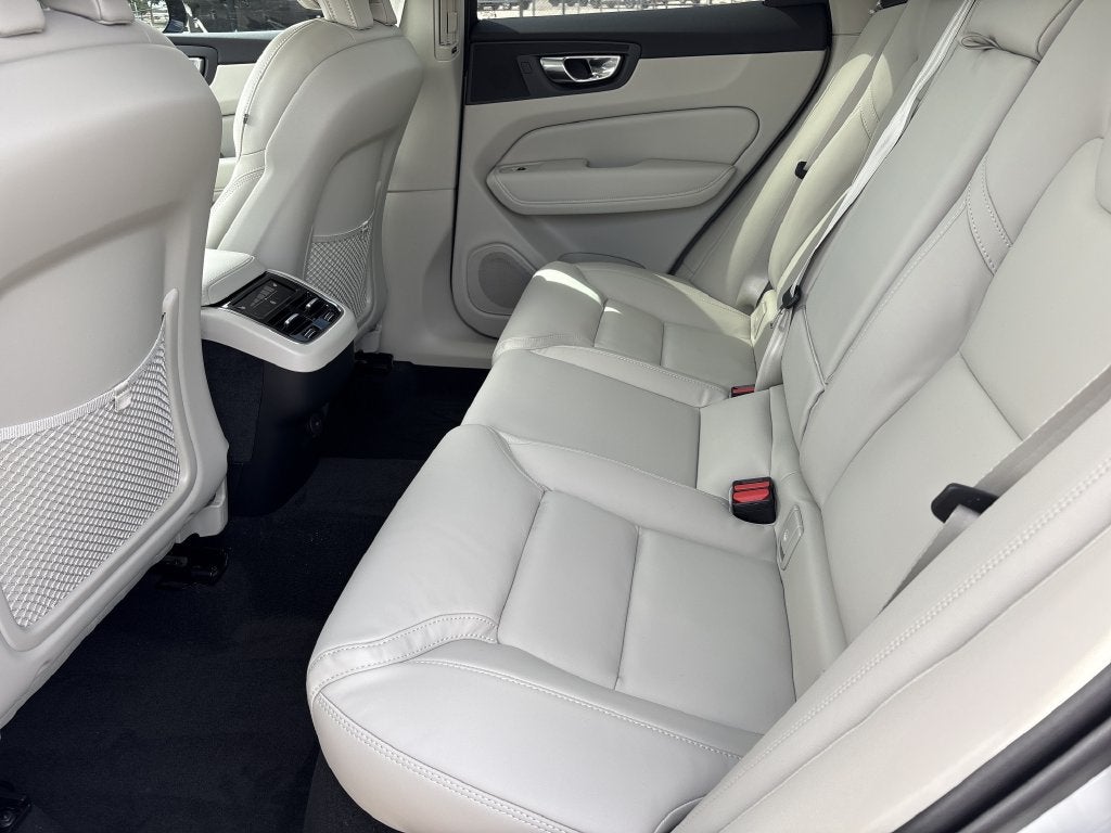 2027 Volvo XC60 B5 Ultra