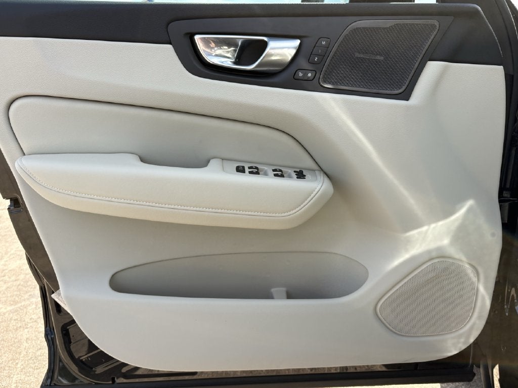 2027 Volvo XC60 B5 Ultra