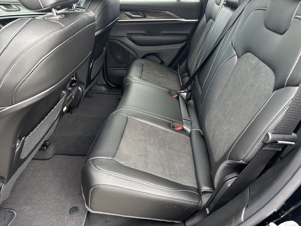 2026 Jeep Grand Cherokee Altitude
