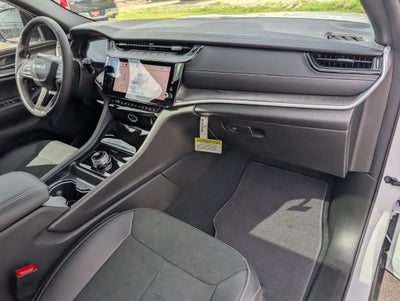 2026 Jeep Grand Cherokee Altitude