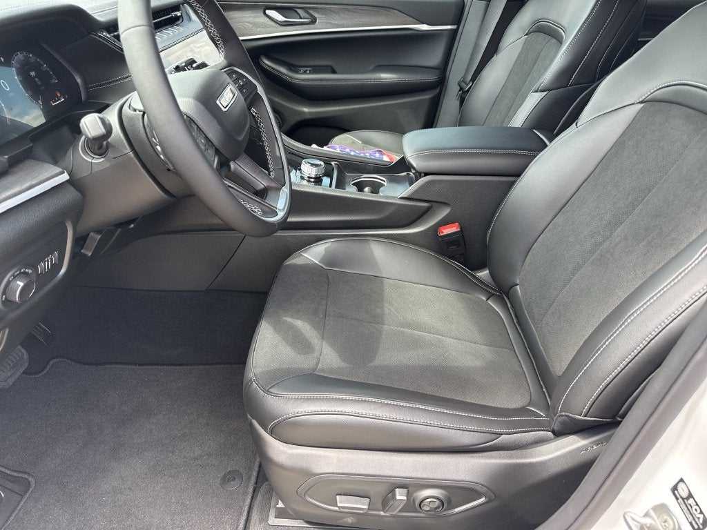 2026 Jeep Grand Cherokee Altitude