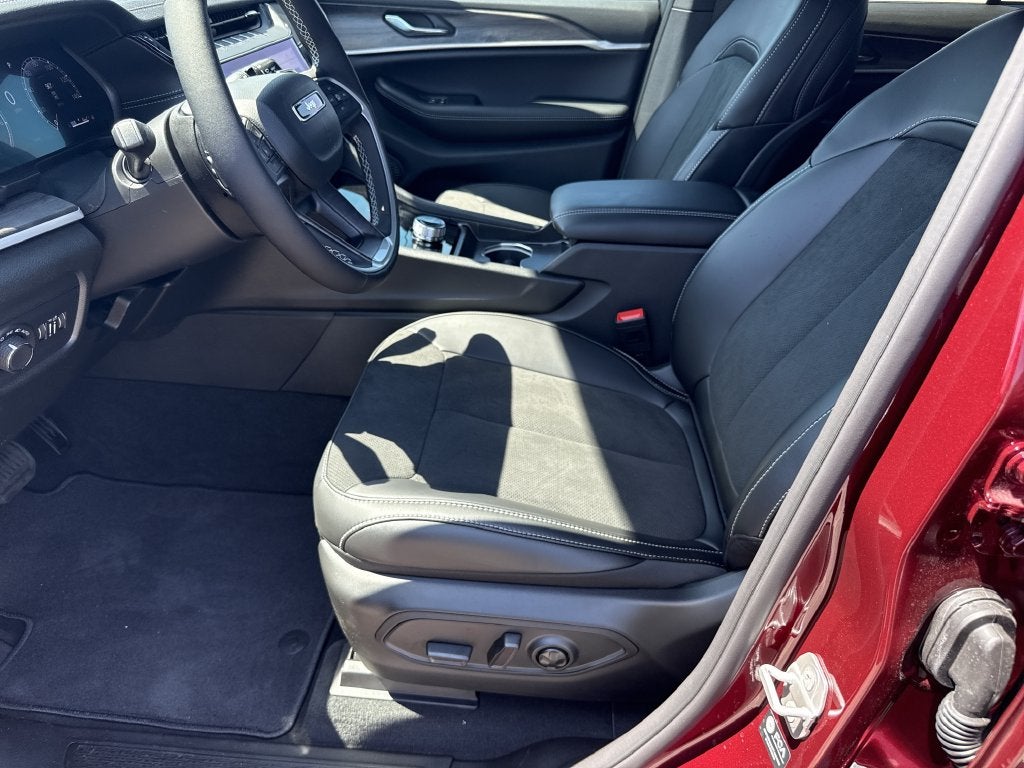 2026 Jeep Grand Cherokee Altitude