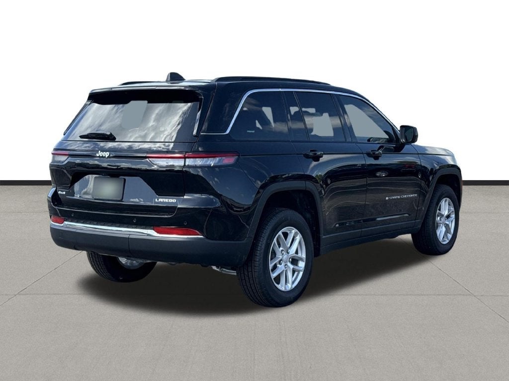 2026 Jeep Grand Cherokee Laredo