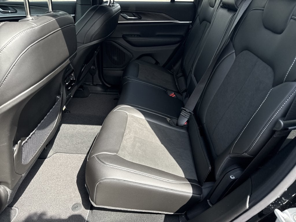 2026 Jeep Grand Cherokee Altitude