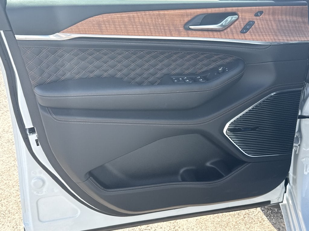 2026 Jeep Grand Cherokee Summit