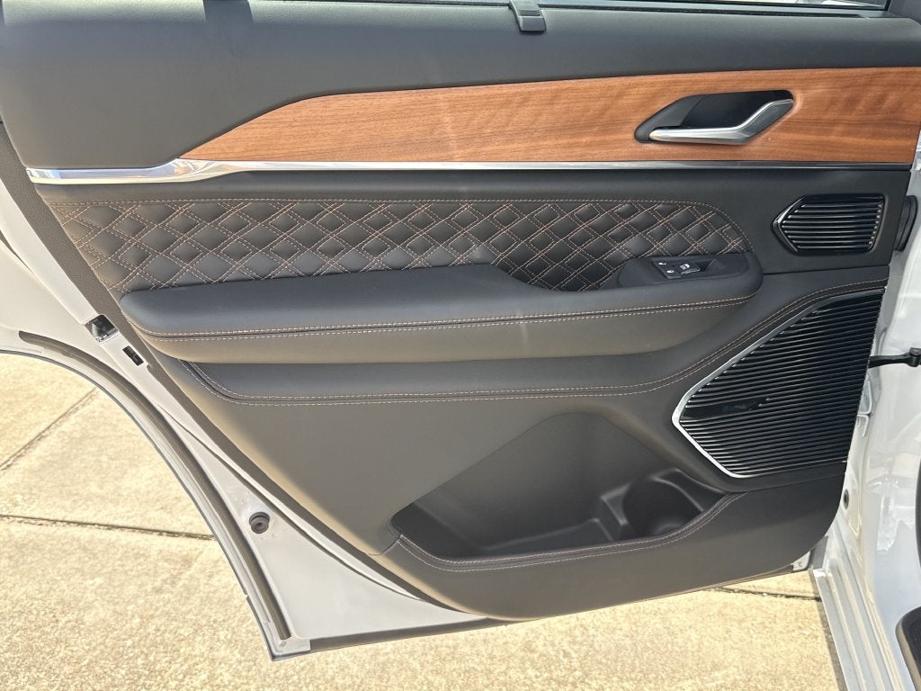 2026 Jeep Grand Cherokee L Summit