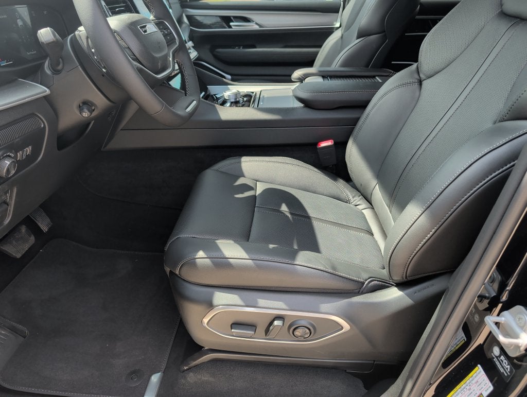 2026 Jeep Grand Wagoneer L 4x4