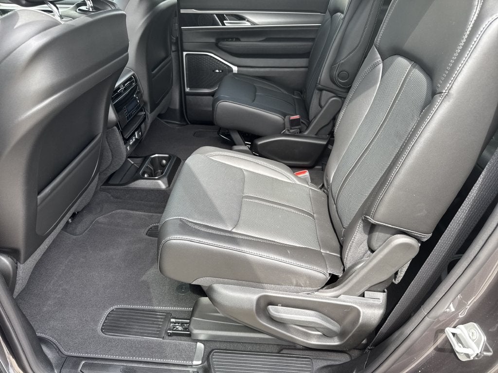 2026 Jeep Grand Wagoneer L 4x4