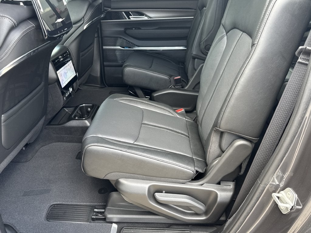 2026 Jeep Grand Wagoneer L Summit Obsidian