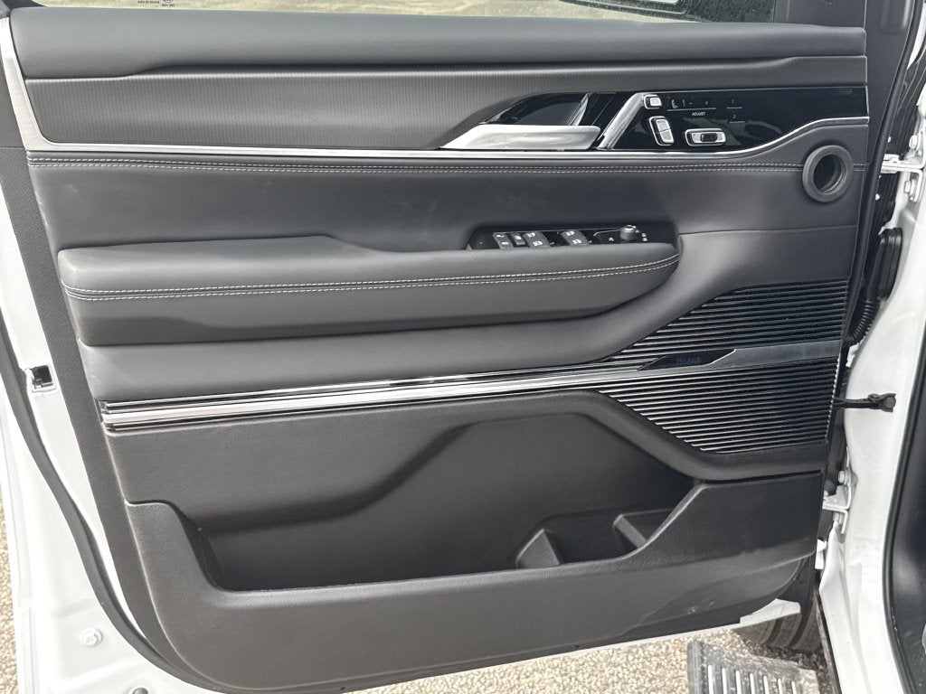2026 Jeep Grand Wagoneer Summit Obsidian