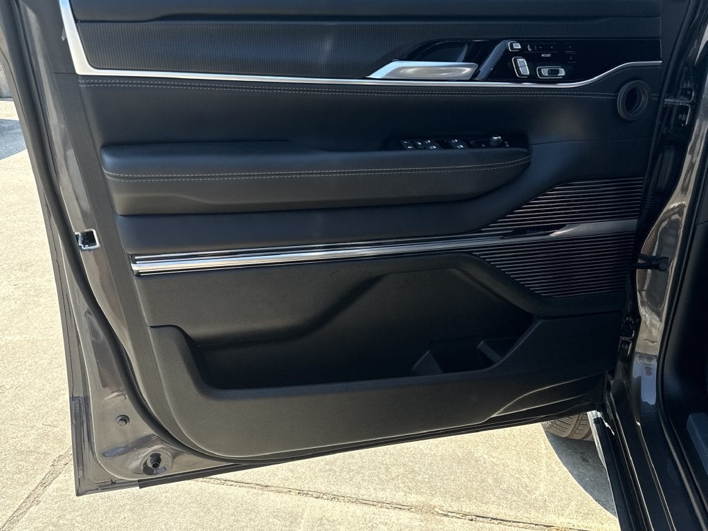 2026 Jeep Grand Wagoneer Summit Obsidian