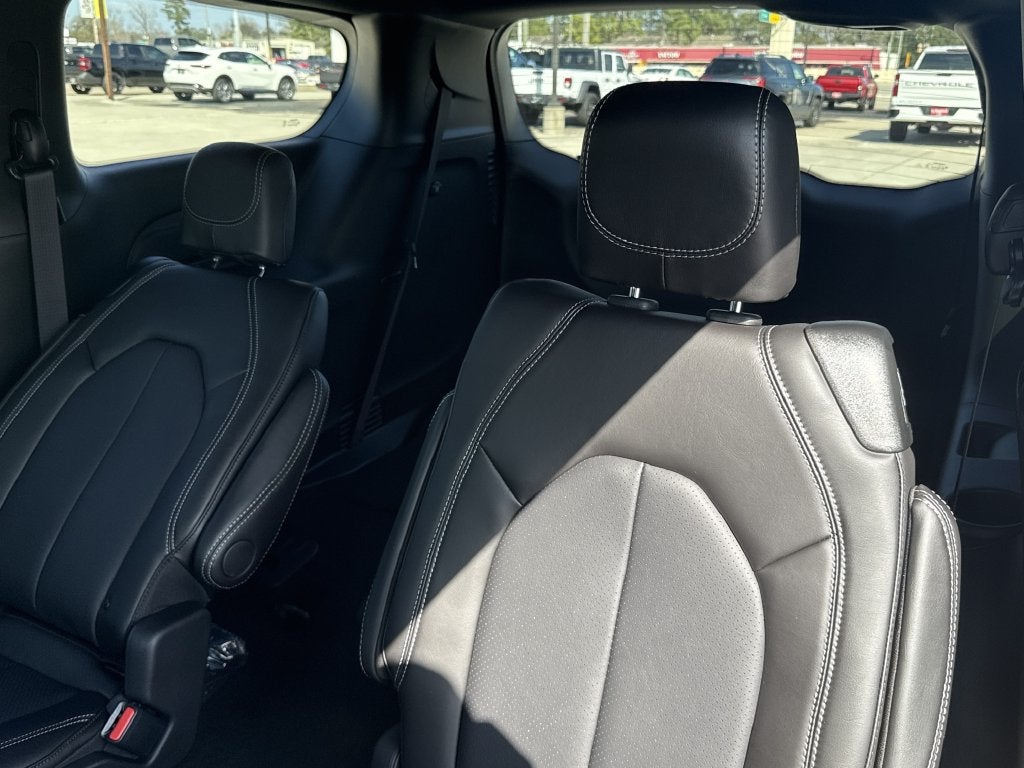 2026 Chrysler Voyager LX