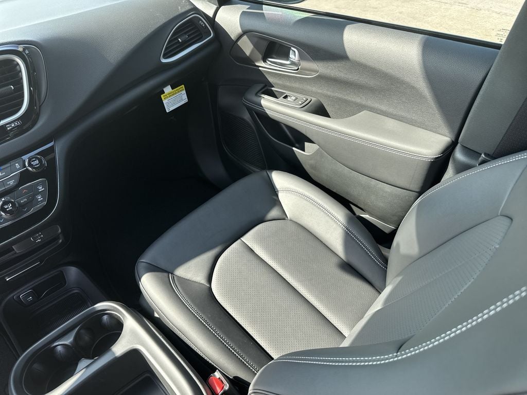 2026 Chrysler Voyager LX