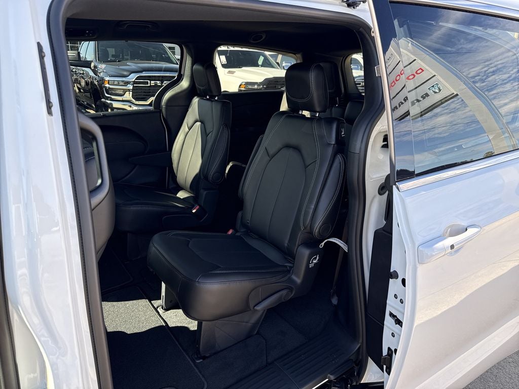 2026 Chrysler Voyager LX