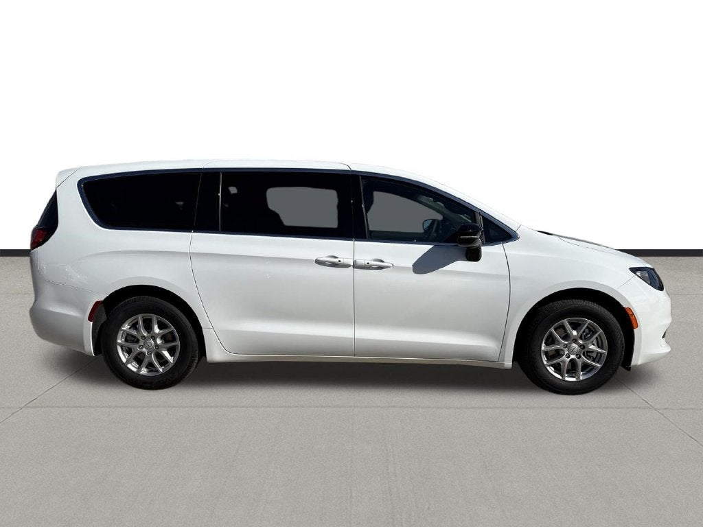 2026 Chrysler Voyager LX