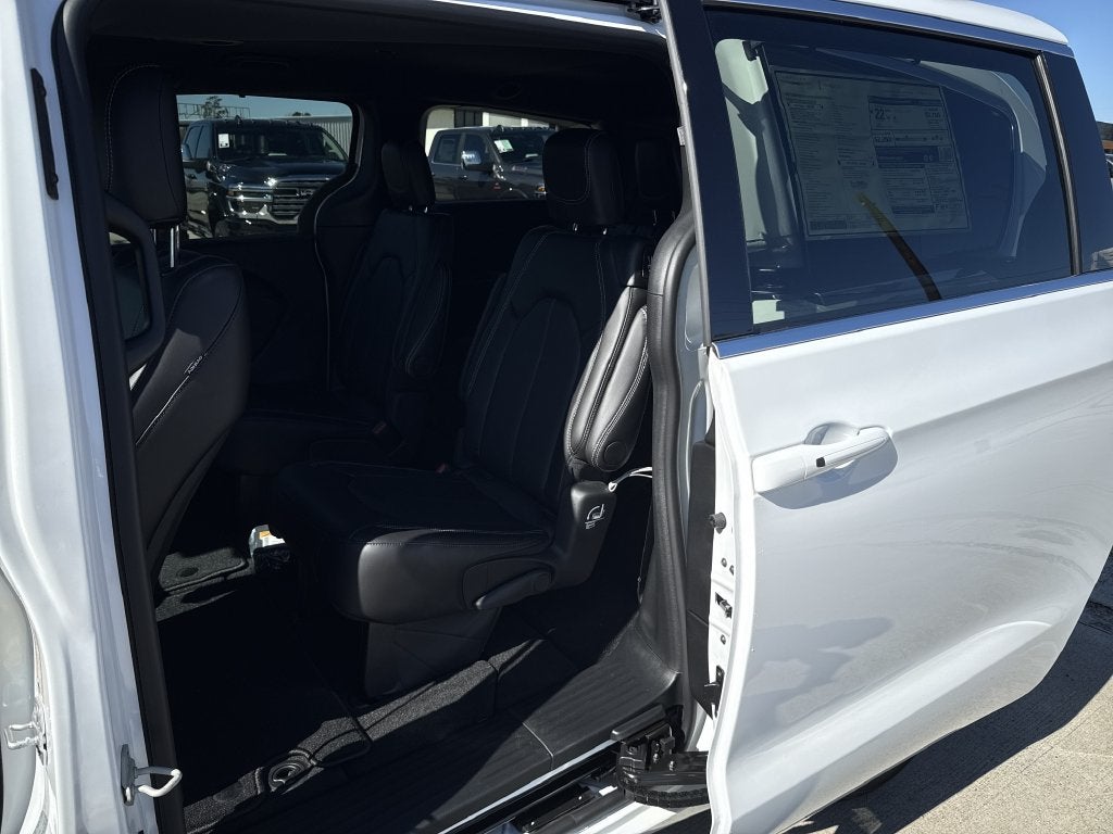 2026 Chrysler Voyager LX