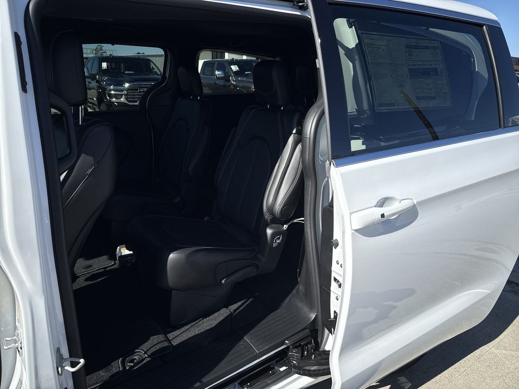 2026 Chrysler Voyager LX