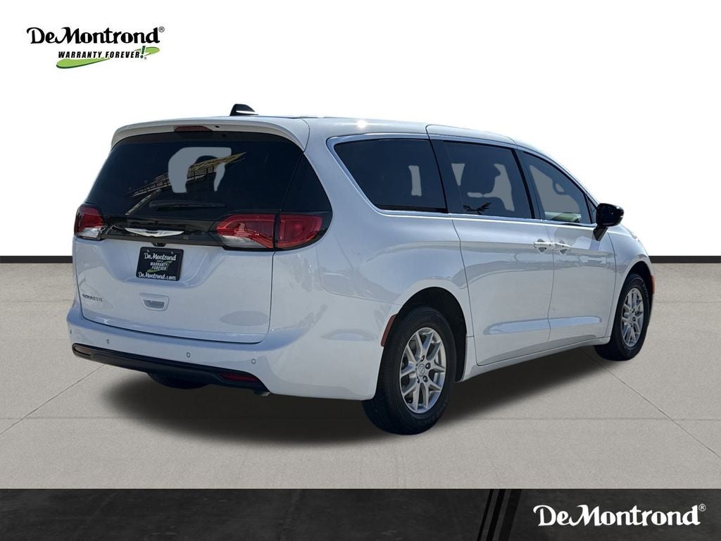 2026 Chrysler Voyager LX