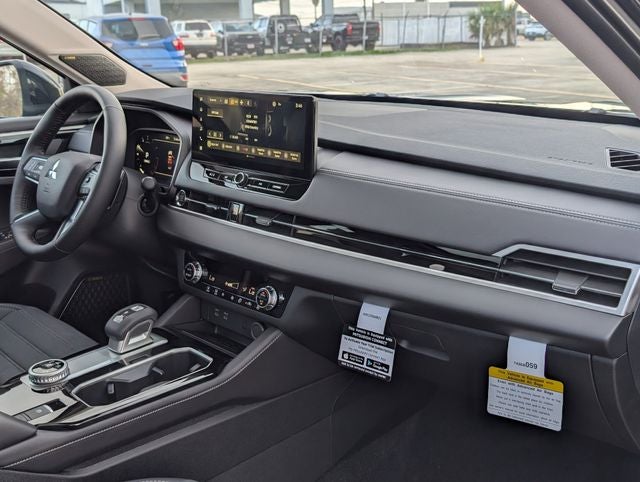 2026 Mitsubishi Outlander SE