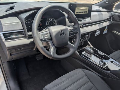 2026 Mitsubishi Outlander LE