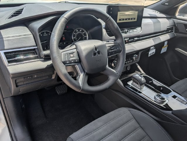 2026 Mitsubishi Outlander LE