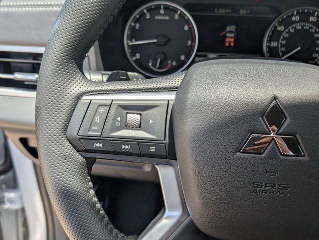 2026 Mitsubishi Outlander LE