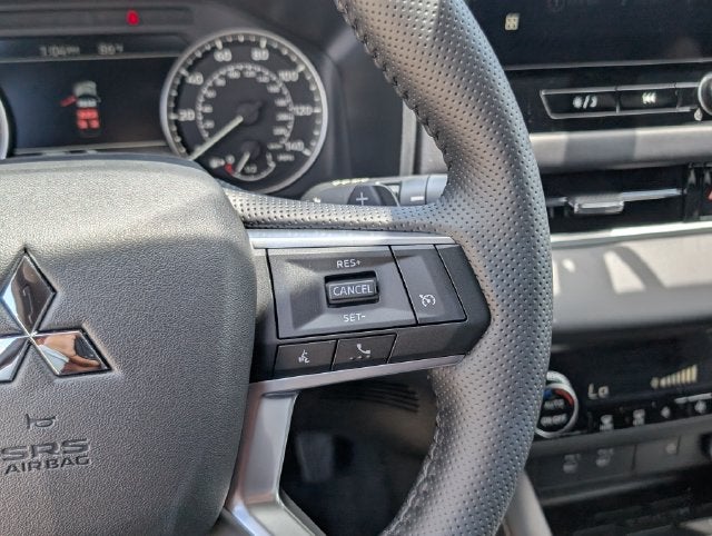 2026 Mitsubishi Outlander LE