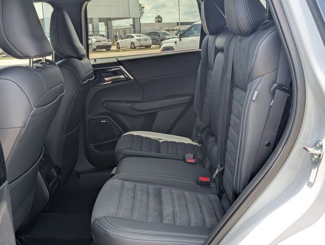 2026 Mitsubishi Outlander LE