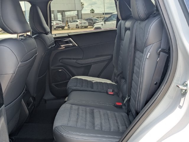 2026 Mitsubishi Outlander LE