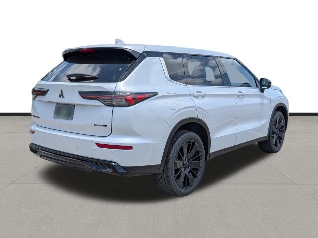2026 Mitsubishi Outlander LE