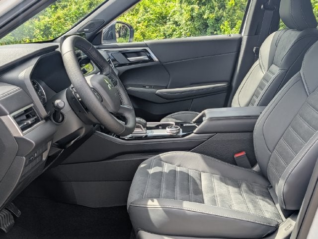 2026 Mitsubishi Outlander LE