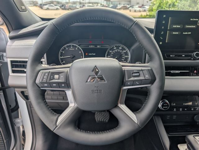 2026 Mitsubishi Outlander LE