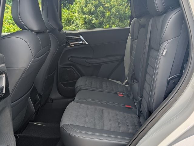 2026 Mitsubishi Outlander LE