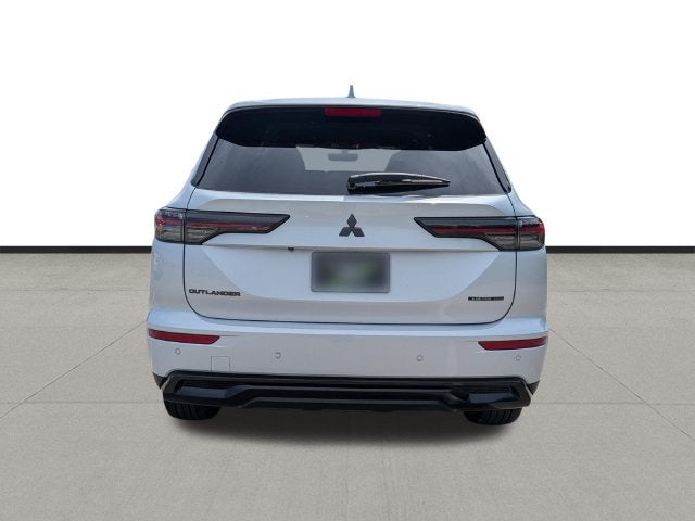 2026 Mitsubishi Outlander LE