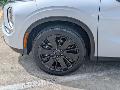 2026 Mitsubishi Outlander LE