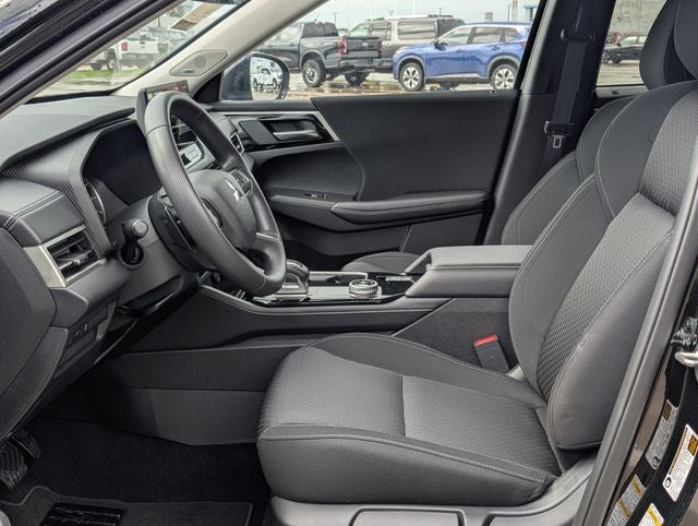 2026 Mitsubishi Outlander ES