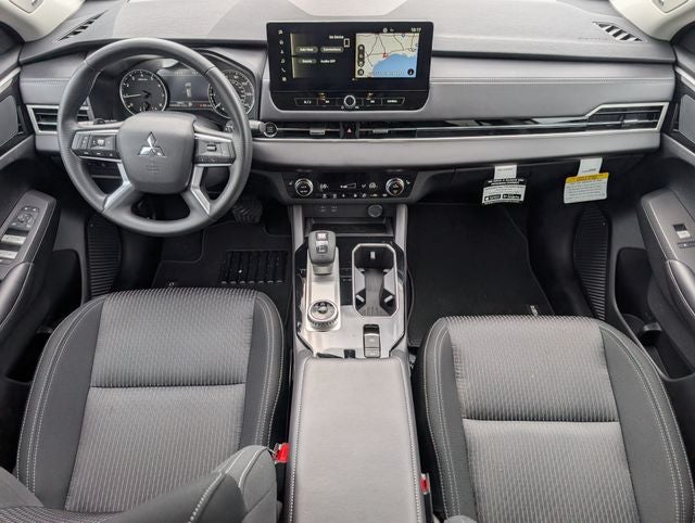 2026 Mitsubishi Outlander ES