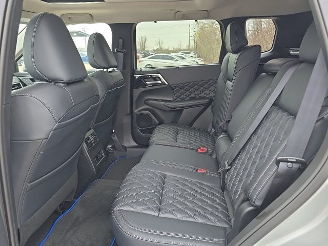 2025 Mitsubishi Outlander PHEV SEL