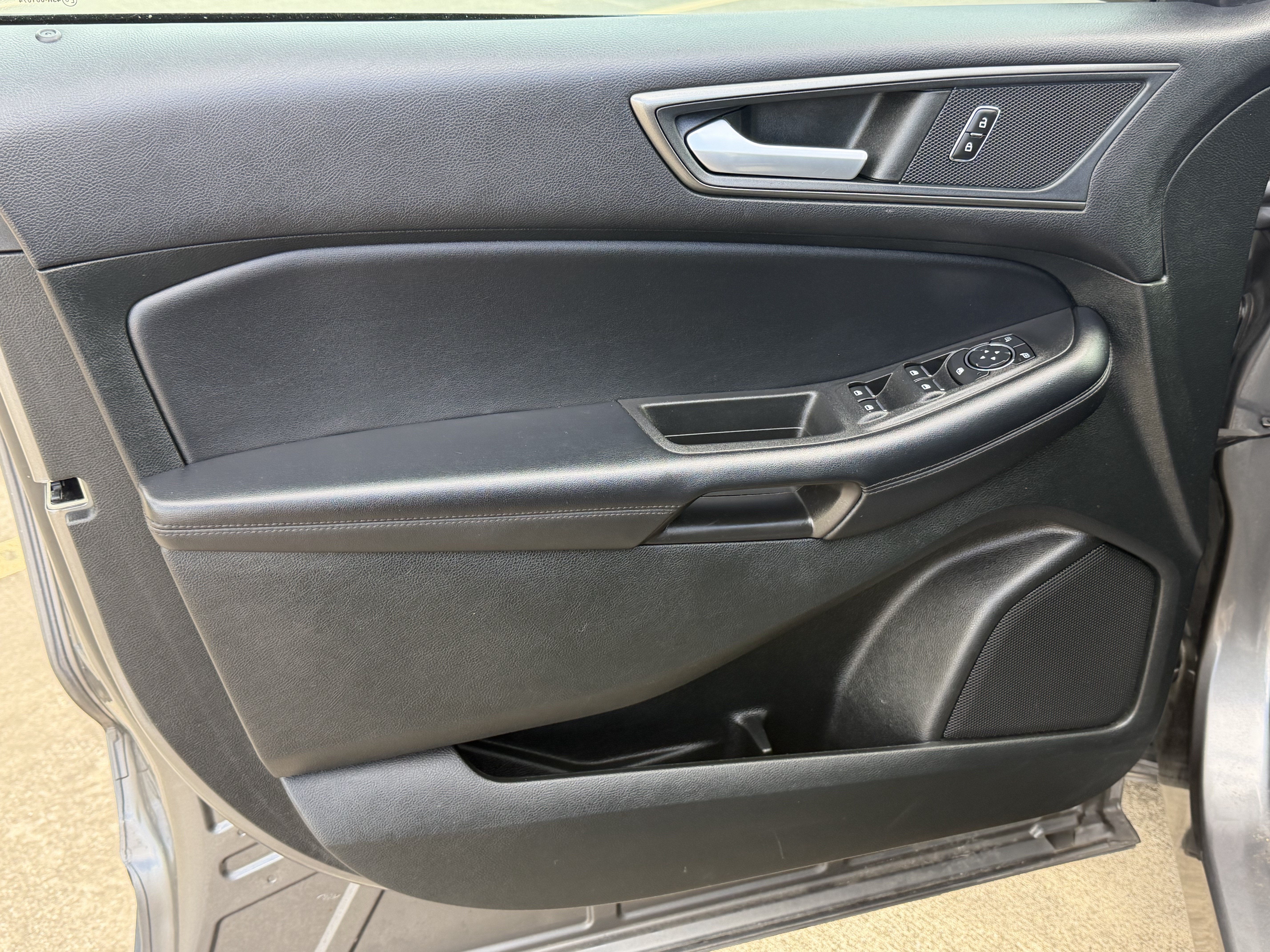 2023 Ford Edge SE