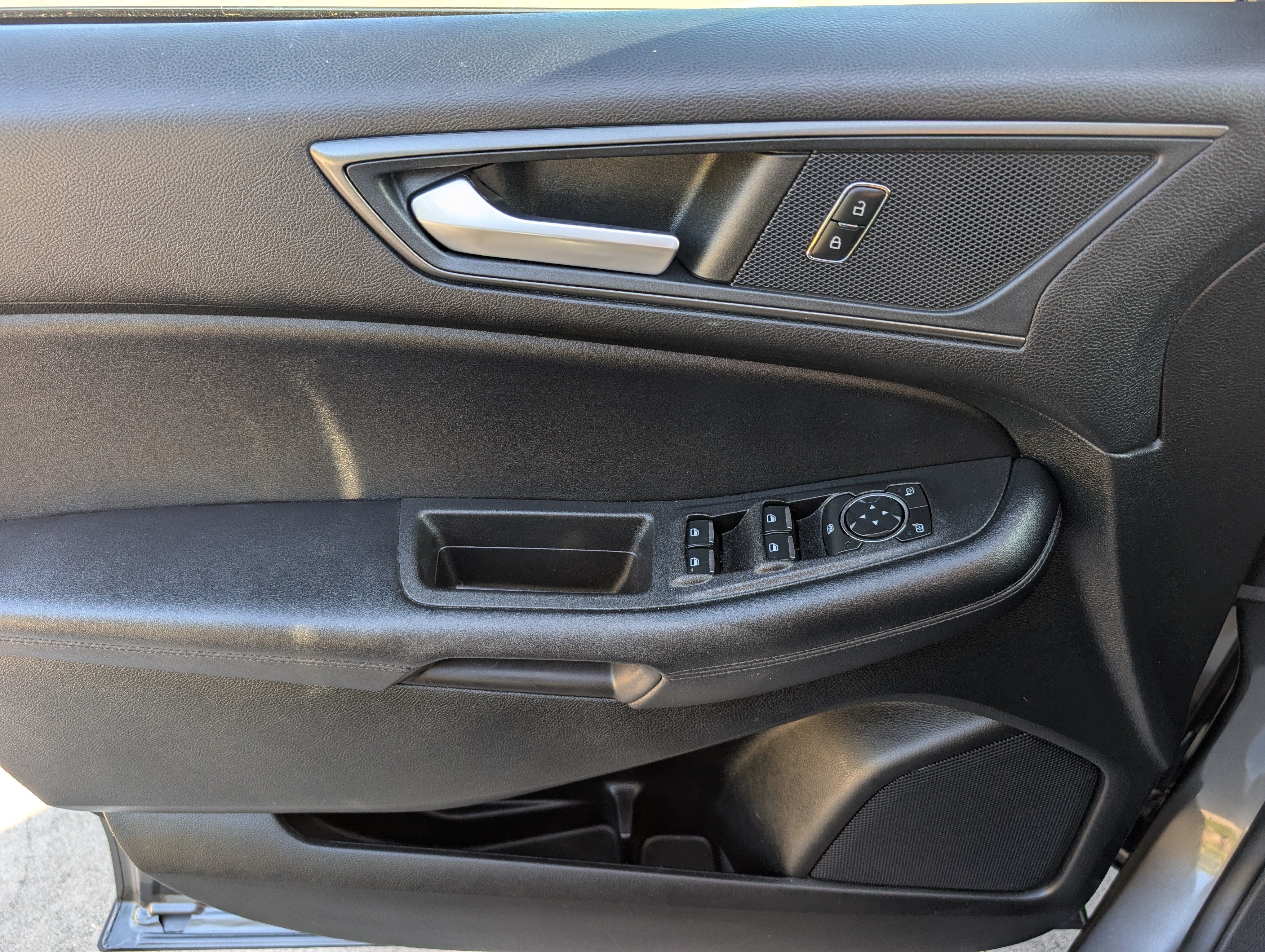 2023 Ford Edge SE